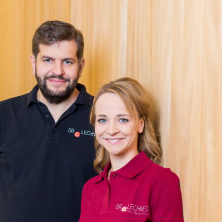 Dr. Heribert Lechner mit Sandra aus dem Praxisteam